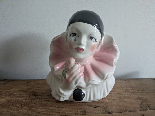 Pierrot harlequin clown - pierrot,